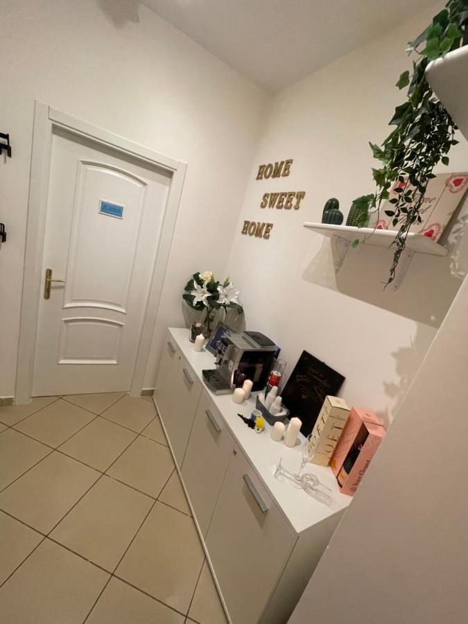 Home Sweet Home Inizio Di Spacca Napoli Extérieur photo