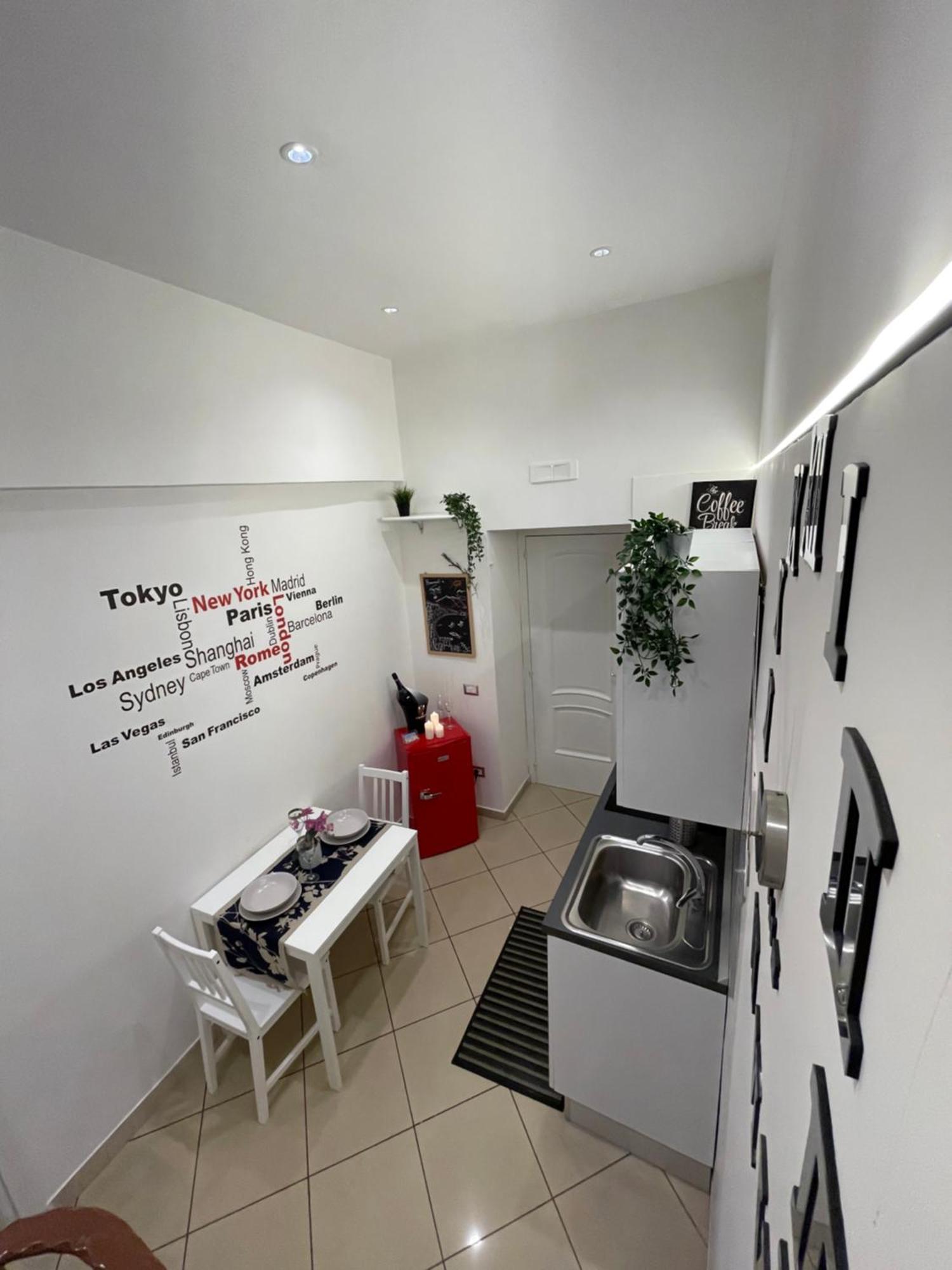 Home Sweet Home Inizio Di Spacca Napoli Extérieur photo